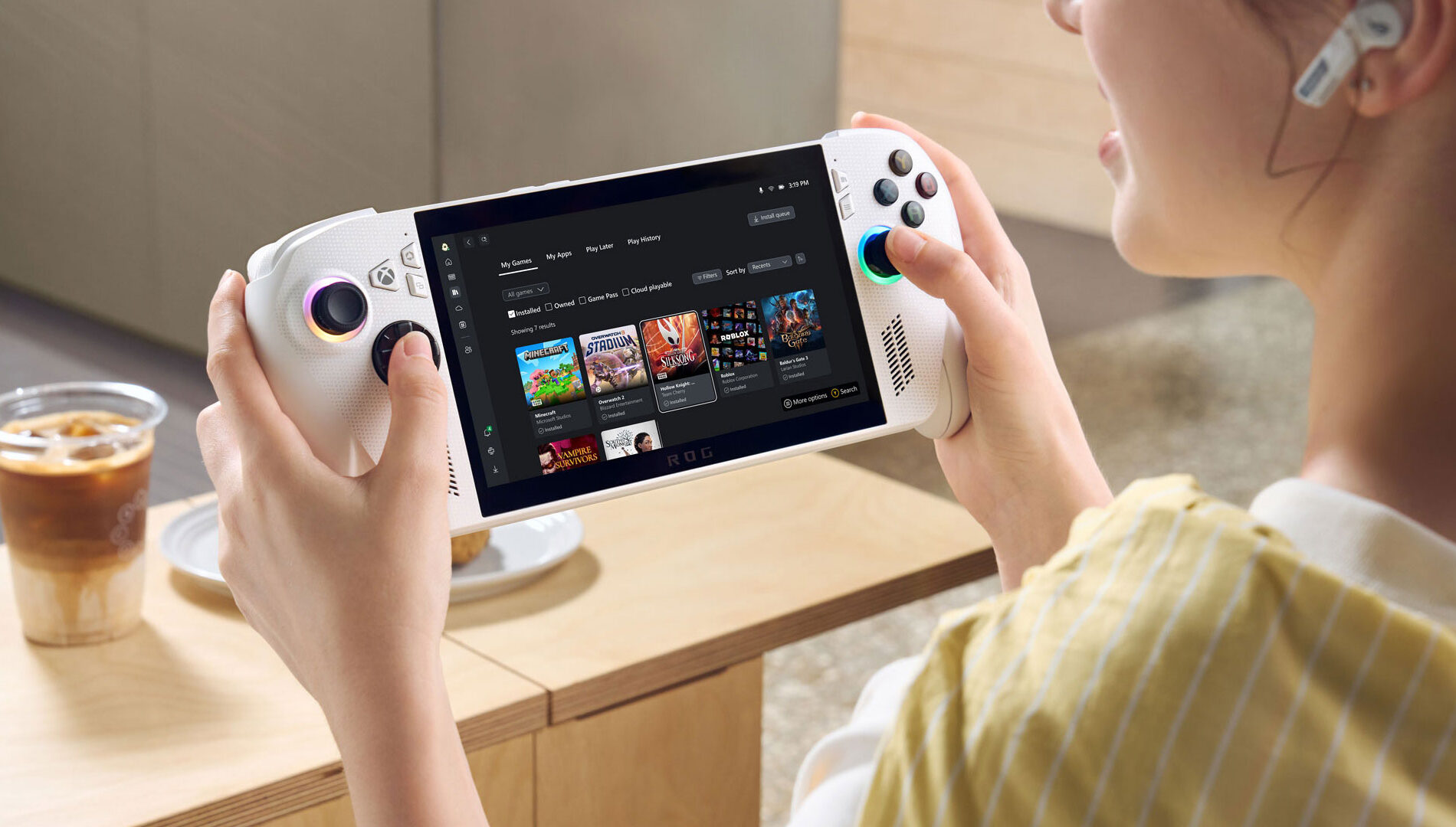 ROG Xbox Ally Lifestyle Image ROG Xbox Ally Lifestyle Image