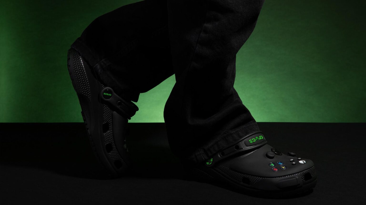 Crocs-Wire-Asset_1-4c32f5a28d531a81d976-1536x864.jpg