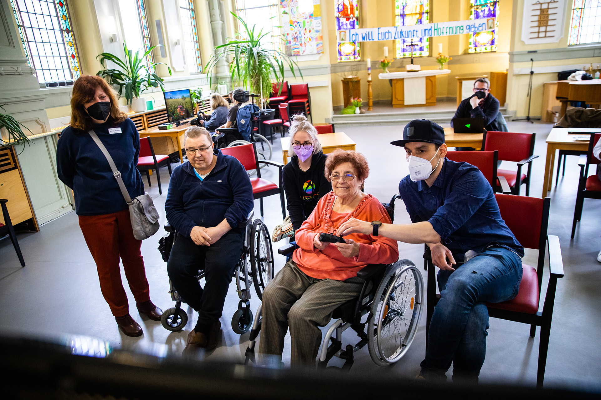 Wie Senior*innen von Gaming profitieren können: Xbox-Workshop für Mitarbeiter*innen im St- Elisabeth-Stift Berlin